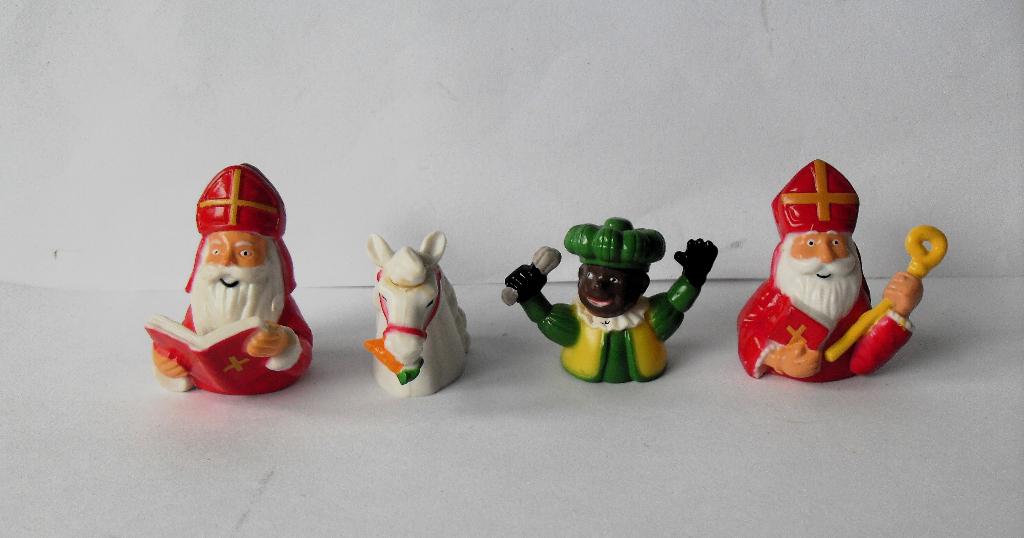 4 Sinterklaas Figuurtjes Sint en Piet Paard Sint Nicolaas, Diversen, Sinterklaas, Ophalen of Verzenden, Zo goed als nieuw