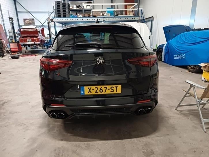 Alfa Romeo Stelvio quadrofoglio 2.9 V6 600pk AWD 2021 Zwart, Auto's, Automaat, 510 pk, Alcantara, Zwart