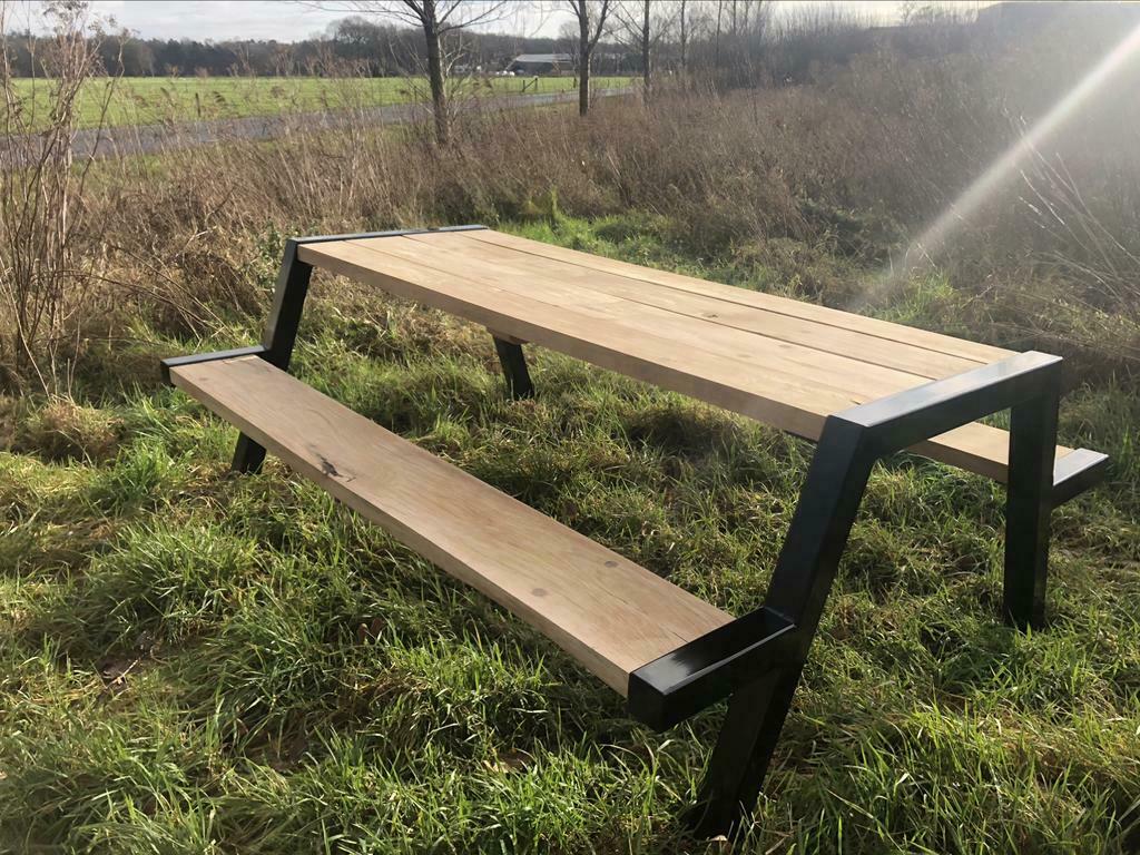 Mooie picknicktafel met eiken en staal, Ophalen of Verzenden, Zo goed als nieuw
