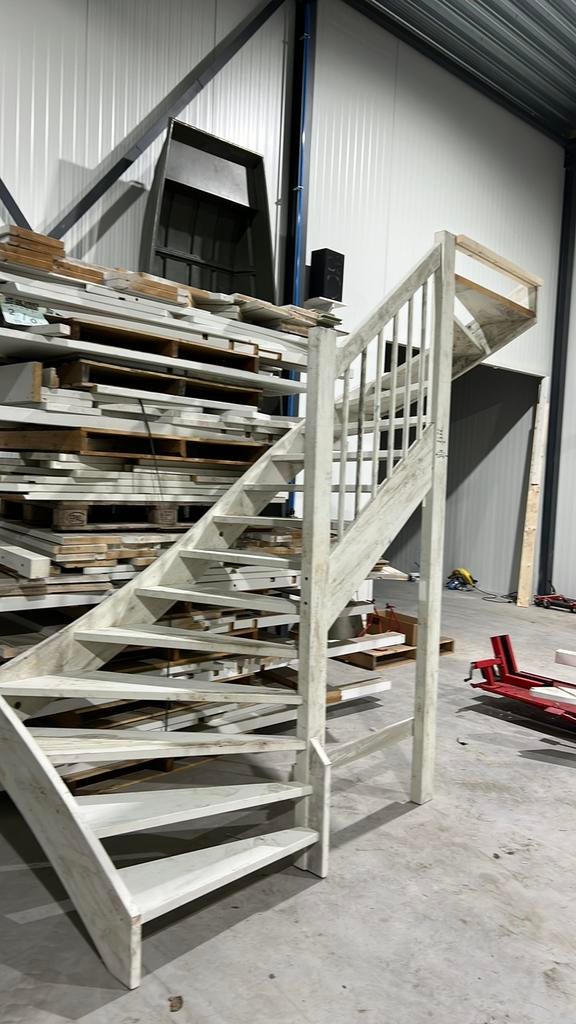 Trappen 2900 hoog dichte en open links en rechtsom, Doe-het-zelf en Verbouw, Ladders en Trappen, Ophalen, 2 tot 4 meter