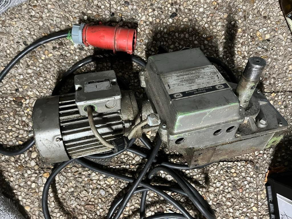 Motor met vertragingskast EKF RV 80, Doe-het-zelf en Verbouw, Motoren, Ophalen, Gebruikt, Elektromotor