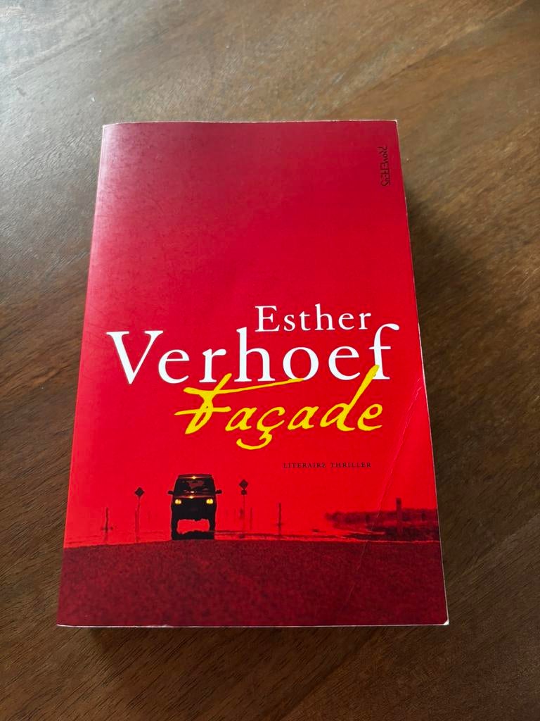 Esther Verhoef Façade, Ophalen of Verzenden, Zo goed als nieuw
