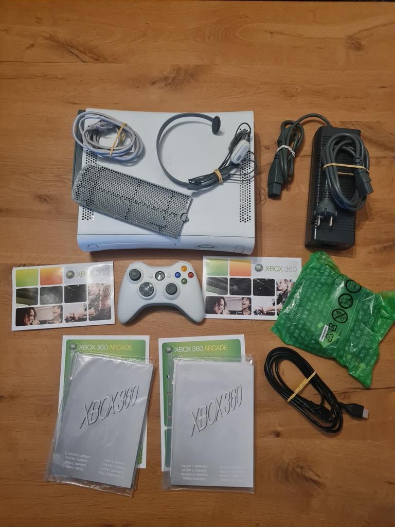 XBOX 360 Arcade Complete set (60gb), Ophalen, Met headset, Zo goed als nieuw, 60 GB