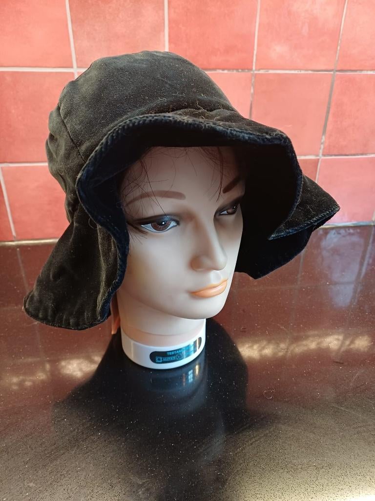 Zwart fluwelen hoed, muts, Ophalen of Verzenden, Zo goed als nieuw, One size fits all