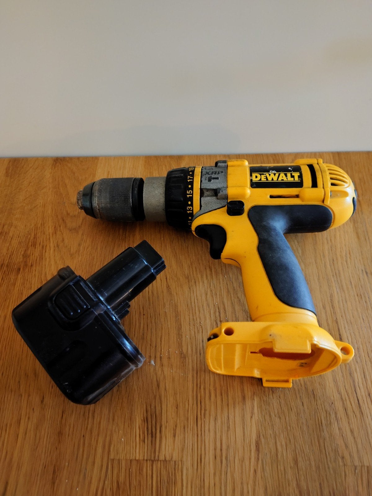 DeWalt DC981 Boor- en Schroefmachine (12V), Ophalen of Verzenden, Gebruikt, Minder dan 400 watt, Boor- en Schroefmachine