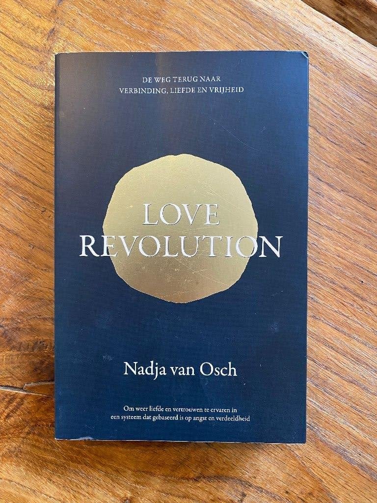 Love revolution – Nadja van Osch, Gelezen, Nadja van Osch, Ophalen of Verzenden, Ontwikkelingspsychologie