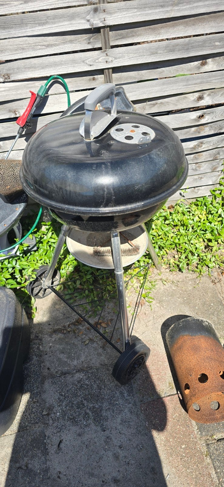 Zwarte Weber houtskool barbecue met wielen, Ophalen, Gebruikt, Onbekend