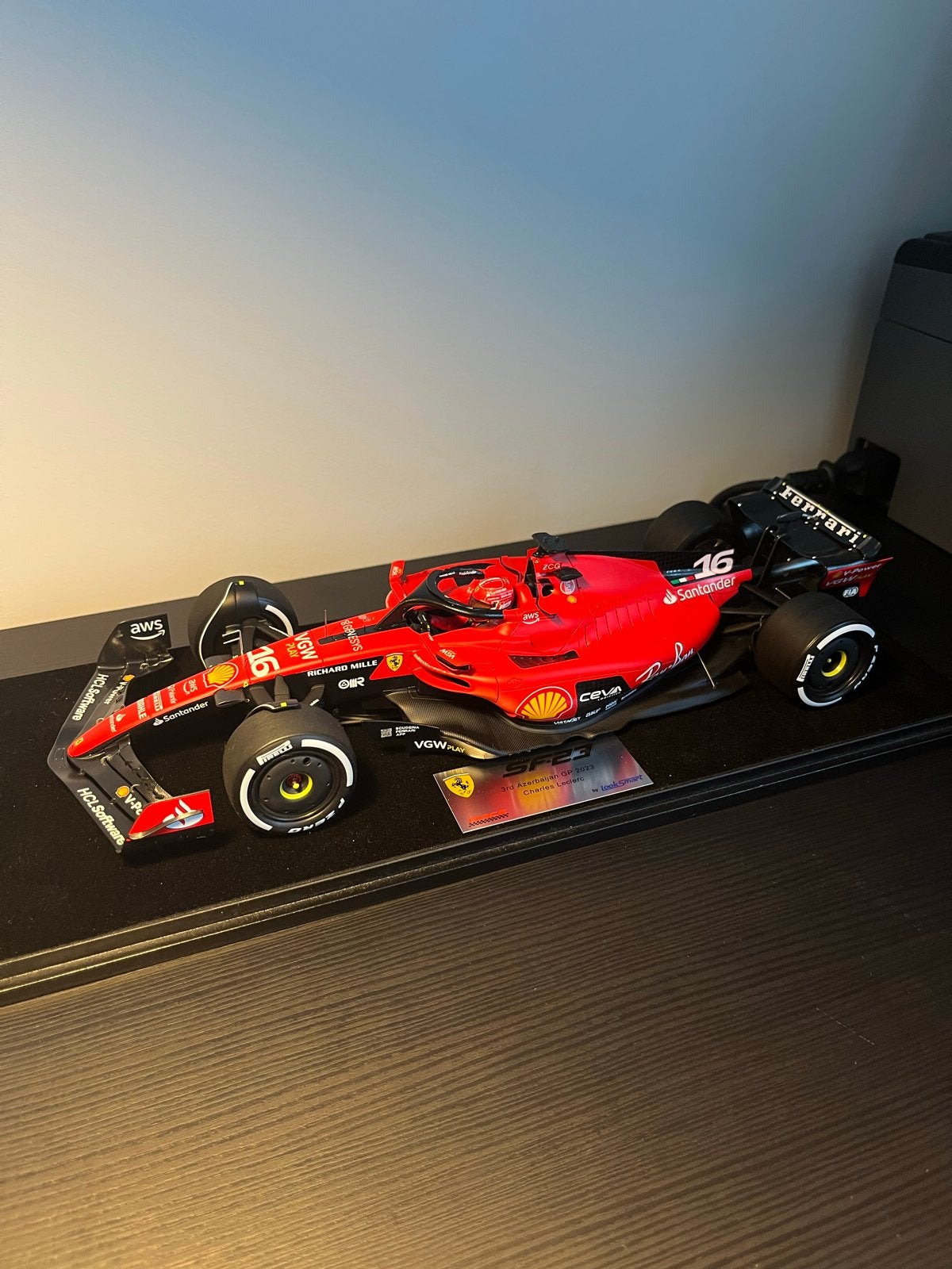 Looksmart Ferrari SF-23 Charles Leclerc 1:18 Zeldzaam, Ophalen of Verzenden, Zo goed als nieuw, Auto, Overige merken