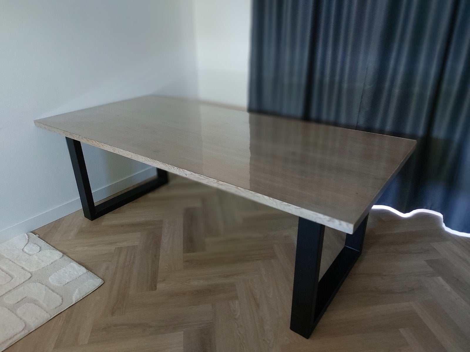 Eikenhouten eettafel met metalen onderstel, Huis en Inrichting, Tafels | Eettafels, Gebruikt, 200 cm of meer, Modern industrieel
