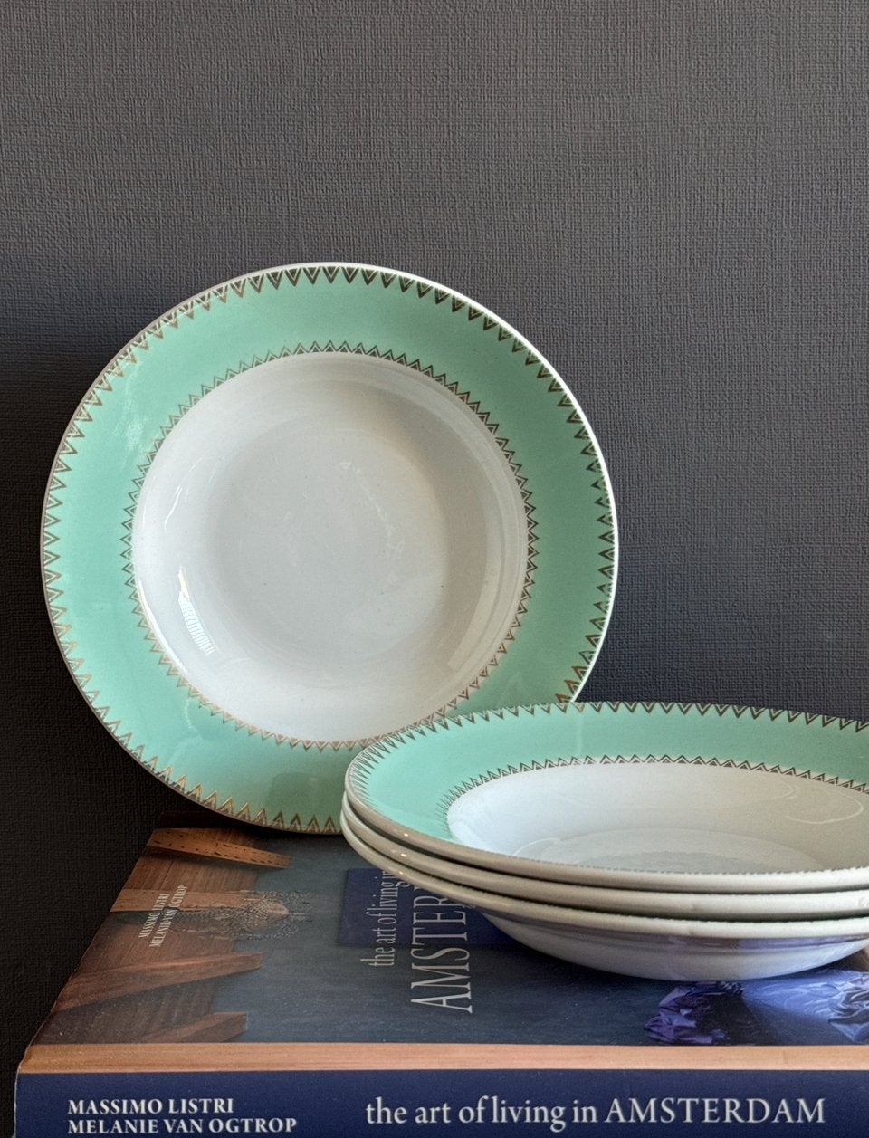 Badonviller set van 4 vintage diepe borden groen met goud, Ophalen of Verzenden, Zo goed als nieuw, Overige stijlen, Bord(en)