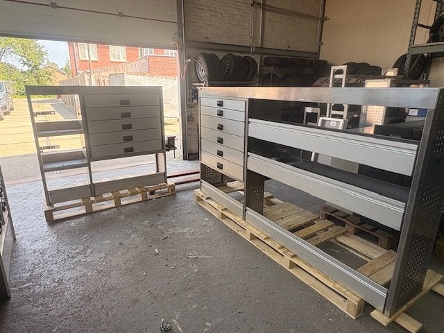 ALUCA (2581) kast1: L250 B42 H135 // kast2: L150 B42 H135, Ophalen, Gebruikt, Hank, Info@laaiin.nl