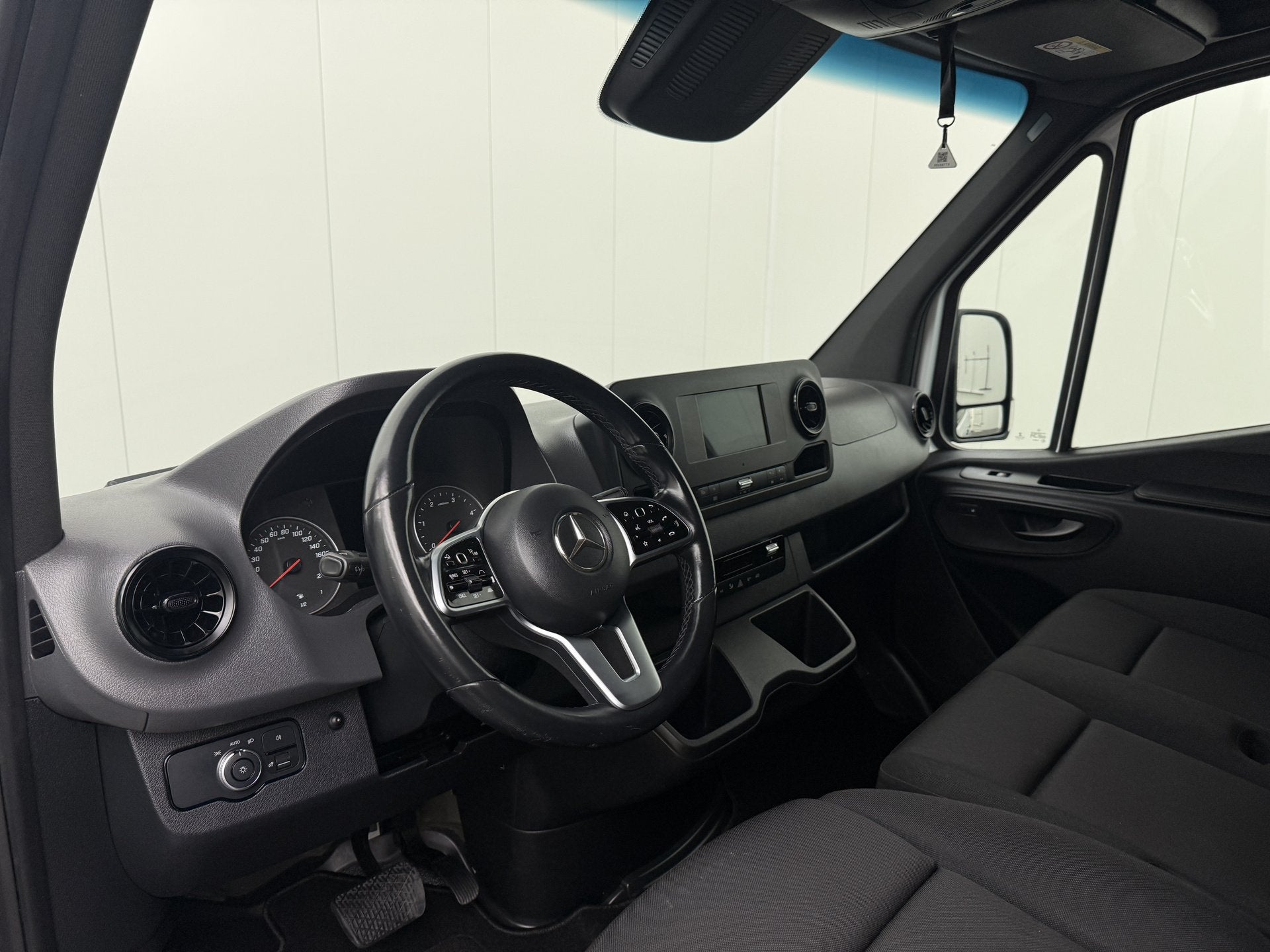 Mercedes-Benz Sprinter 317CDi Automaat L2H1 | LED | Multimed, Automaat, Dealer onderhouden, Gebruikt, 4 cilinders