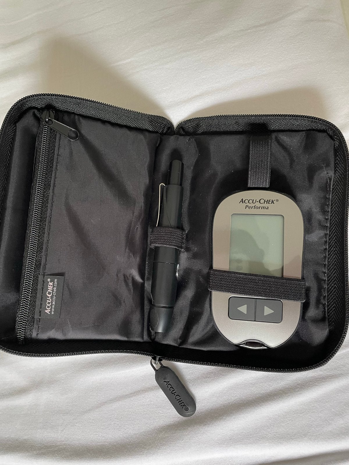 Accu-Chek Performa Bloedglucosemeter met etui, Ophalen, Zo goed als nieuw, Overige typen
