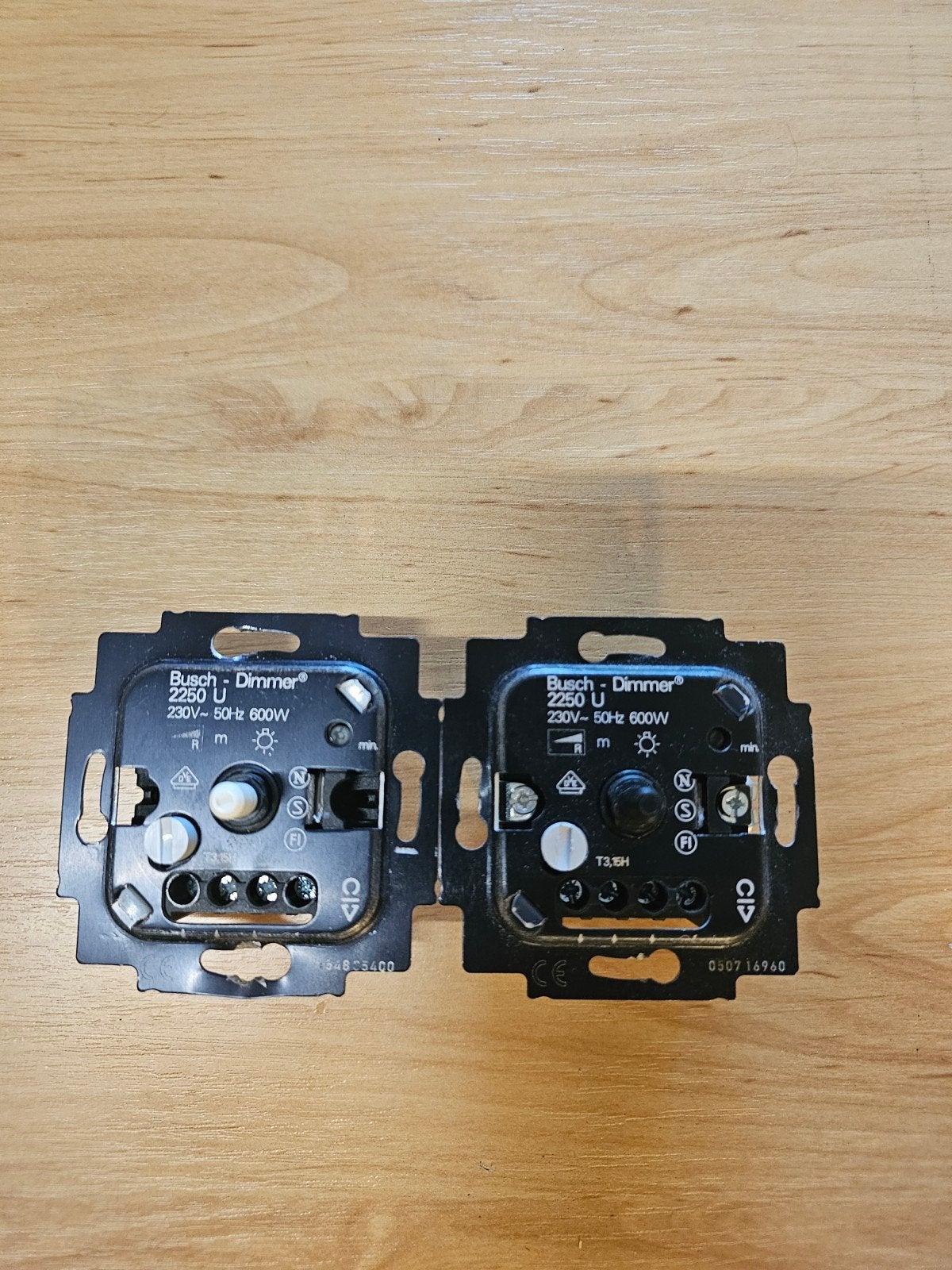 Busch-Jaeger Dimmer 2250 U - 230V~ 50Hz 600W, Doe-het-zelf en Verbouw, Ophalen of Verzenden, Gebruikt, Busch-Jaeger, Dimmer