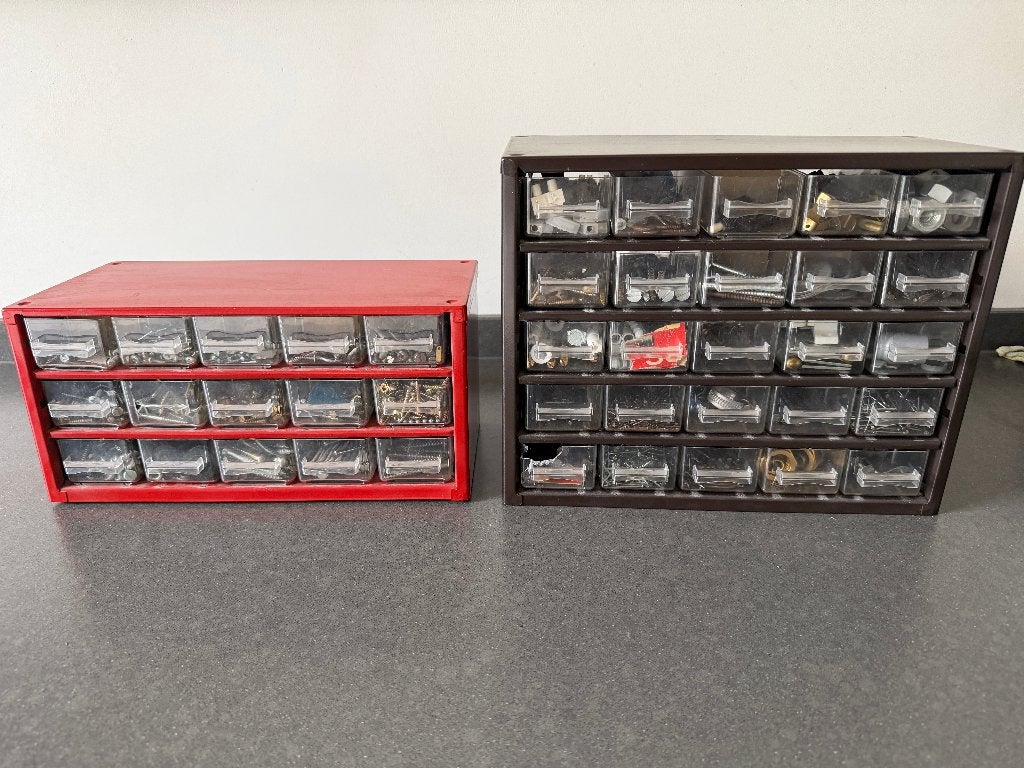 2 opbergboxen boordevol schroeven, spijkers, bouten etc, Ophalen, Zo goed als nieuw, Minder dan 50 mm, Overige typen