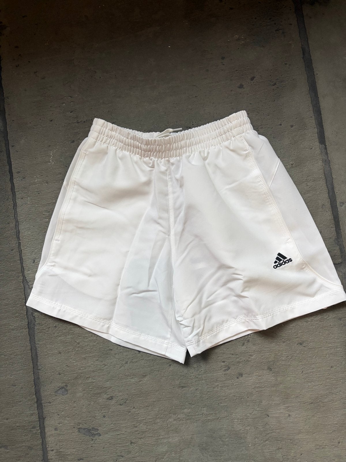 Adidas ESS Chelsea Climalite Shorts Wit XS, Kleding | Dames, Kort, Wit, Nieuw, Ophalen of Verzenden