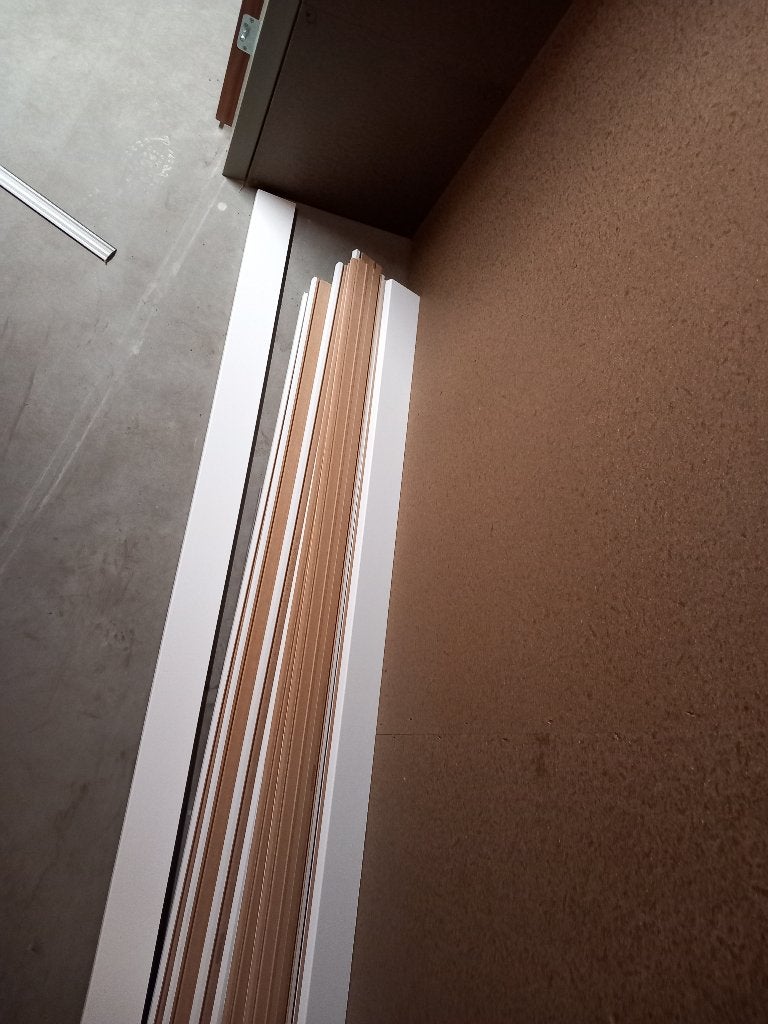 Nieuwe gelakte plinten, Ophalen, Nieuw, Mdf, 200 tot 250 cm