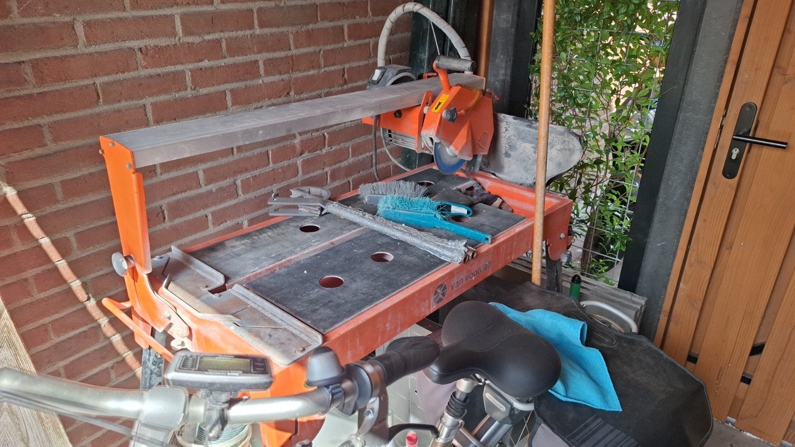 Steenzaagmachine verrijdbaar met waterpomp, Doe-het-zelf en Verbouw, Gereedschap | Zaagmachines, Ophalen