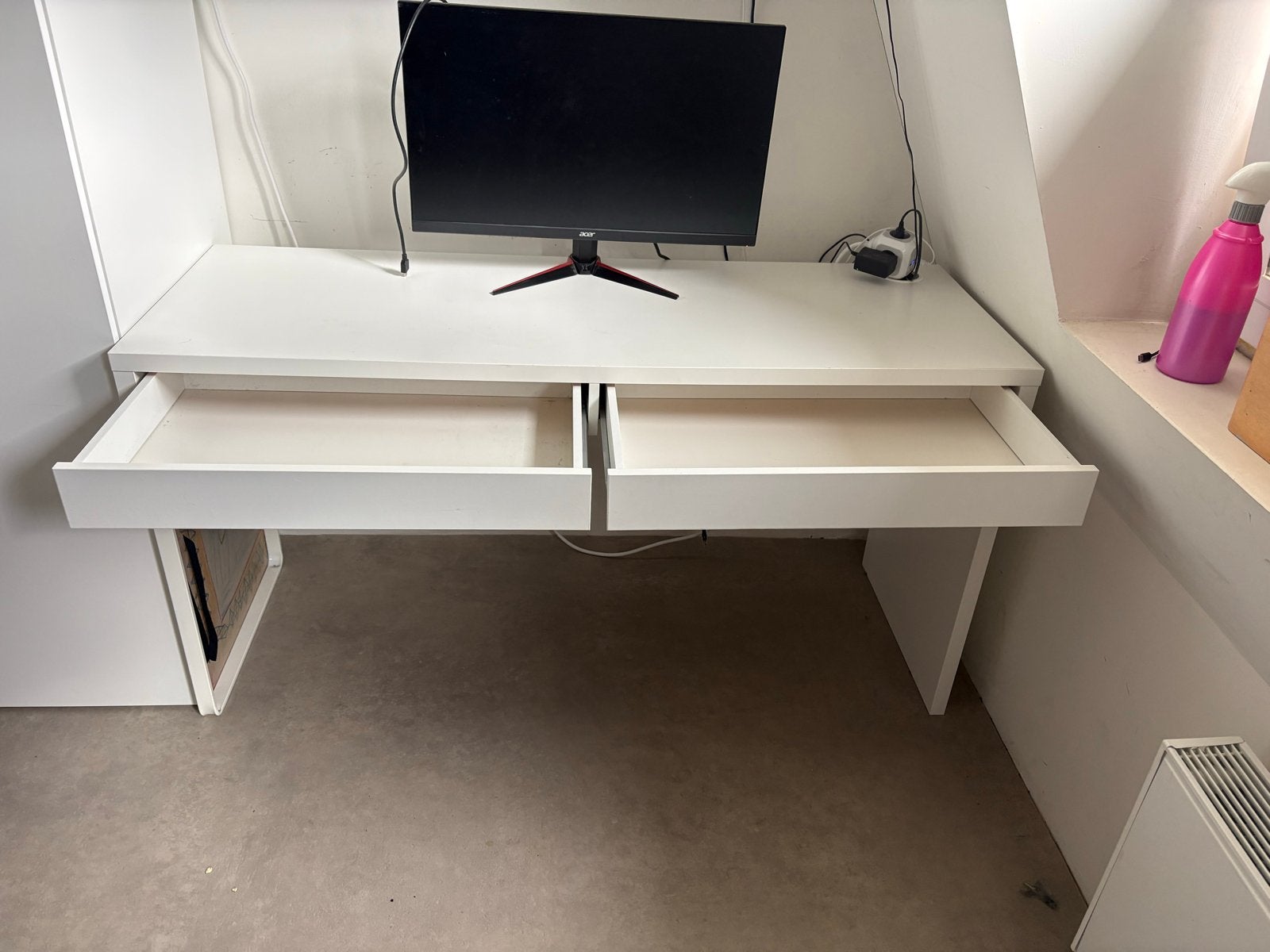 IKEA MALM Bureau met 2 lades - Wit (142x50 cm), Huis en Inrichting, Bureaus, Zo goed als nieuw, Computerbureau, IKEA, Modern, Spaanplaat of MDF