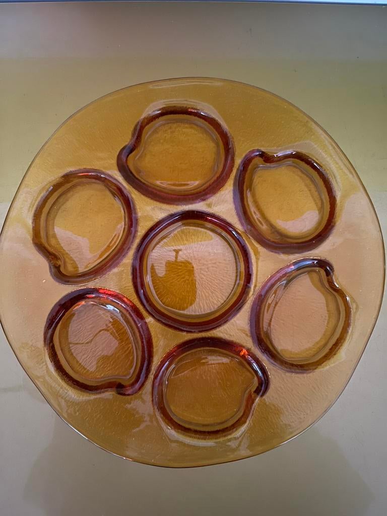 VINTAGE OESTERBORD. —  GEPERST GLAS AMBERKLEURIG., Antiek en Kunst, Ophalen of Verzenden