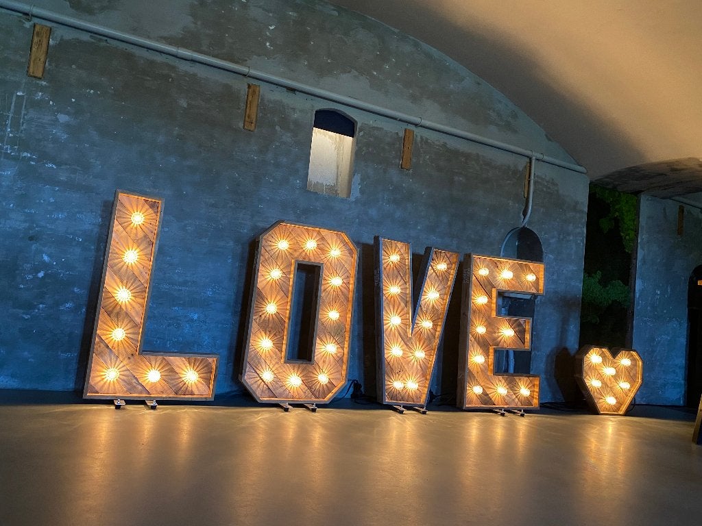 Lichtletters LOVE of MR & MRS, Hobby en Vrije tijd, Ophalen, Nieuw, Geboorte of Huwelijk