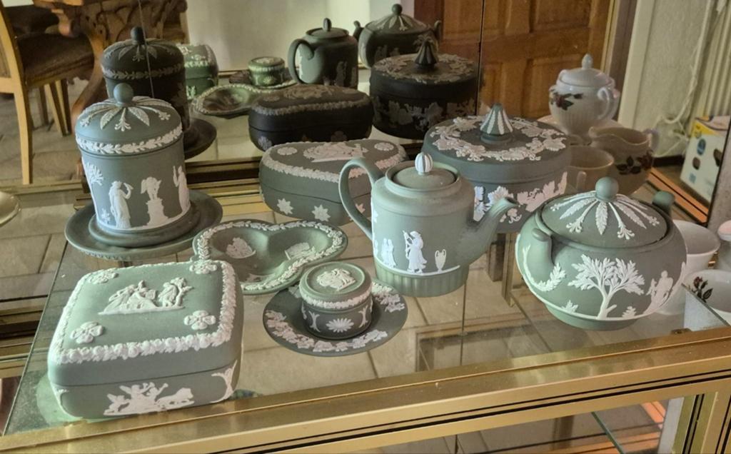 Wedgwood Jasperware Servies - Groen met Witte Reliëfs, Ophalen