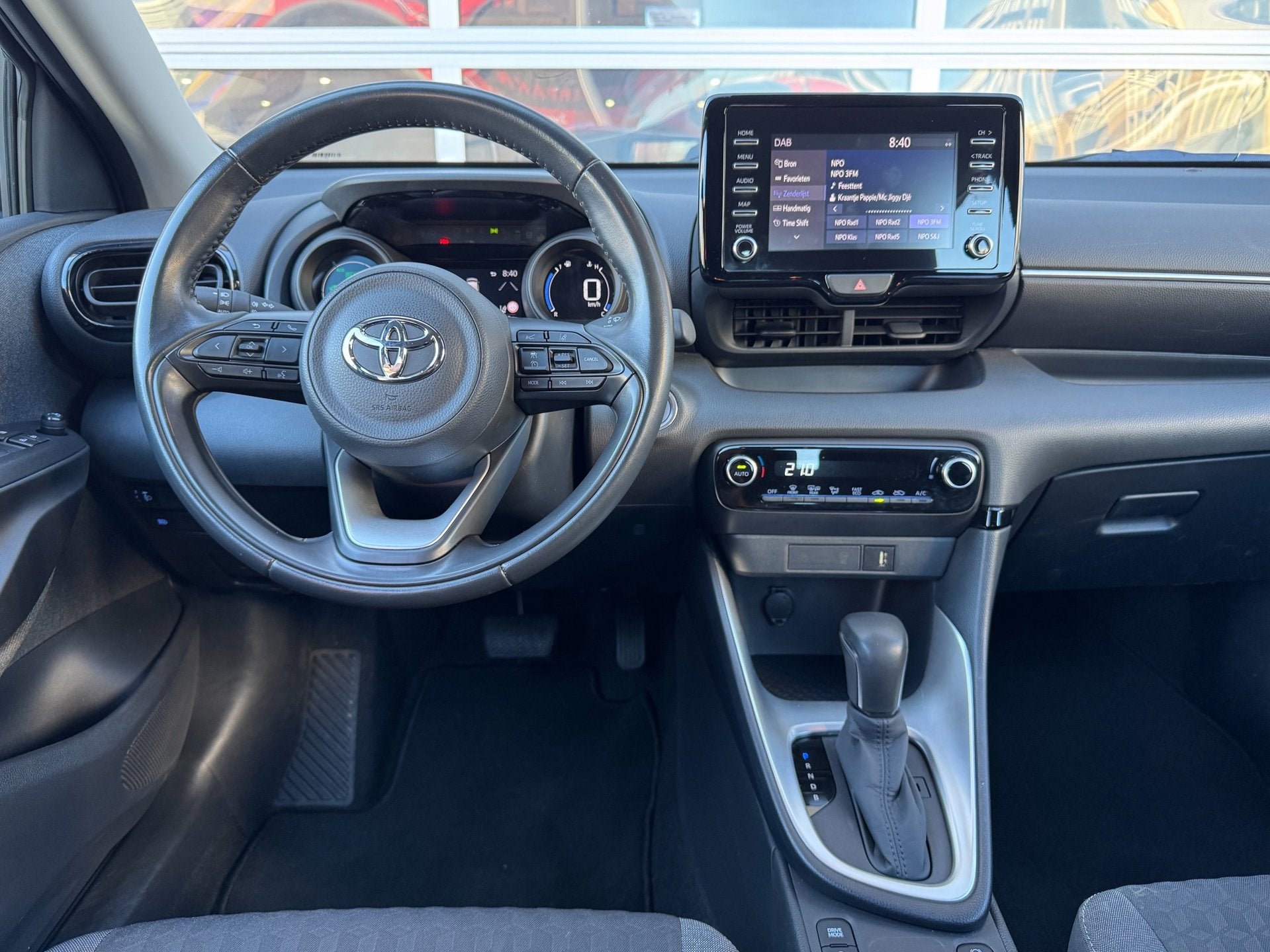 Toyota Yaris 1.5 Hybrid Dynamic|Trekhaak|Apple CarPlay/Andro, 12 maanden, Gebruikt, Wit, Bedrijf