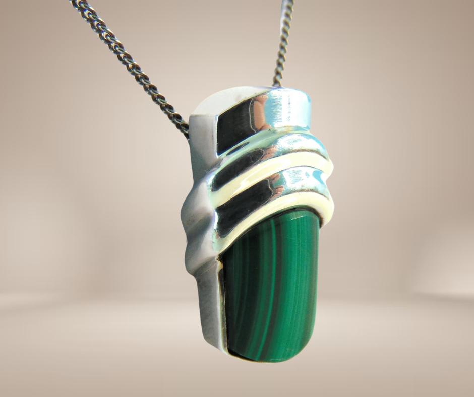 Modernist Fins KAUNIS KORU 925 zilver malachiet hanger 1979!, Overige voorstellingen, Verzenden, Zo goed als nieuw, X