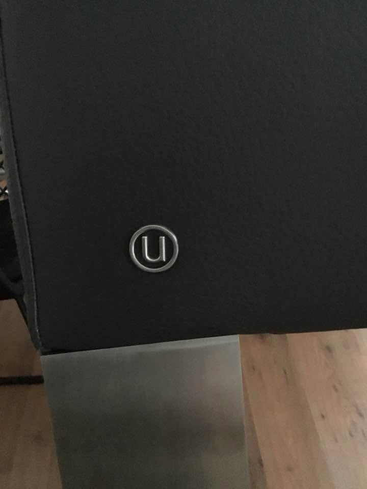Te koop 2,5 zitsbank donker grijs merk Natuzzi., Ophalen, Driepersoons, Zo goed als nieuw, Rechte bank