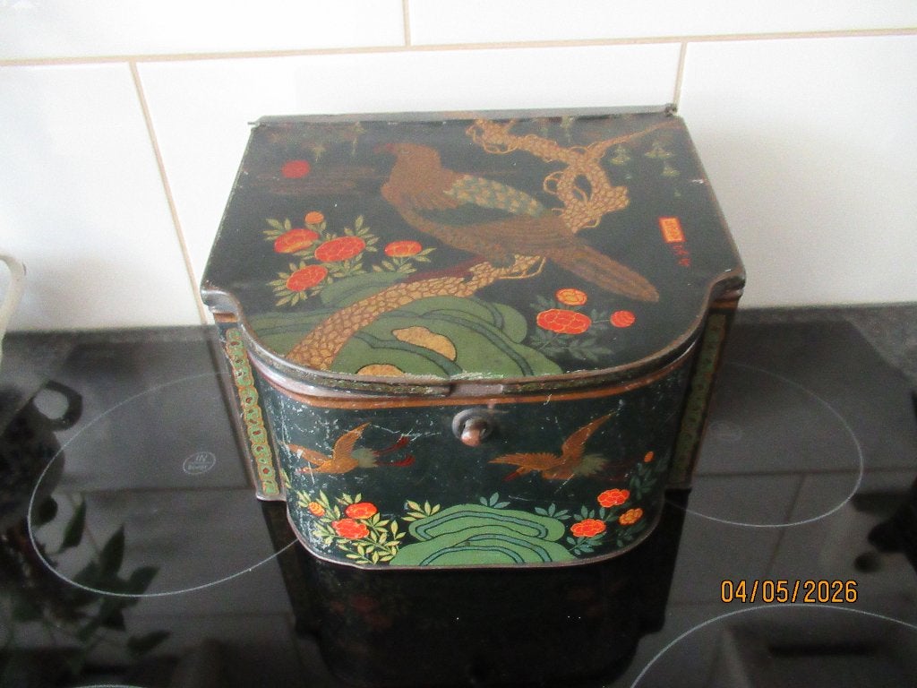 ANTIEK BLIK MET VOGELS-TOFFEE BLIK -DE FAAM- BREDA -CA1910, Verzamelen, Blikken, Ophalen of Verzenden, Gebruikt, Koek(jes)