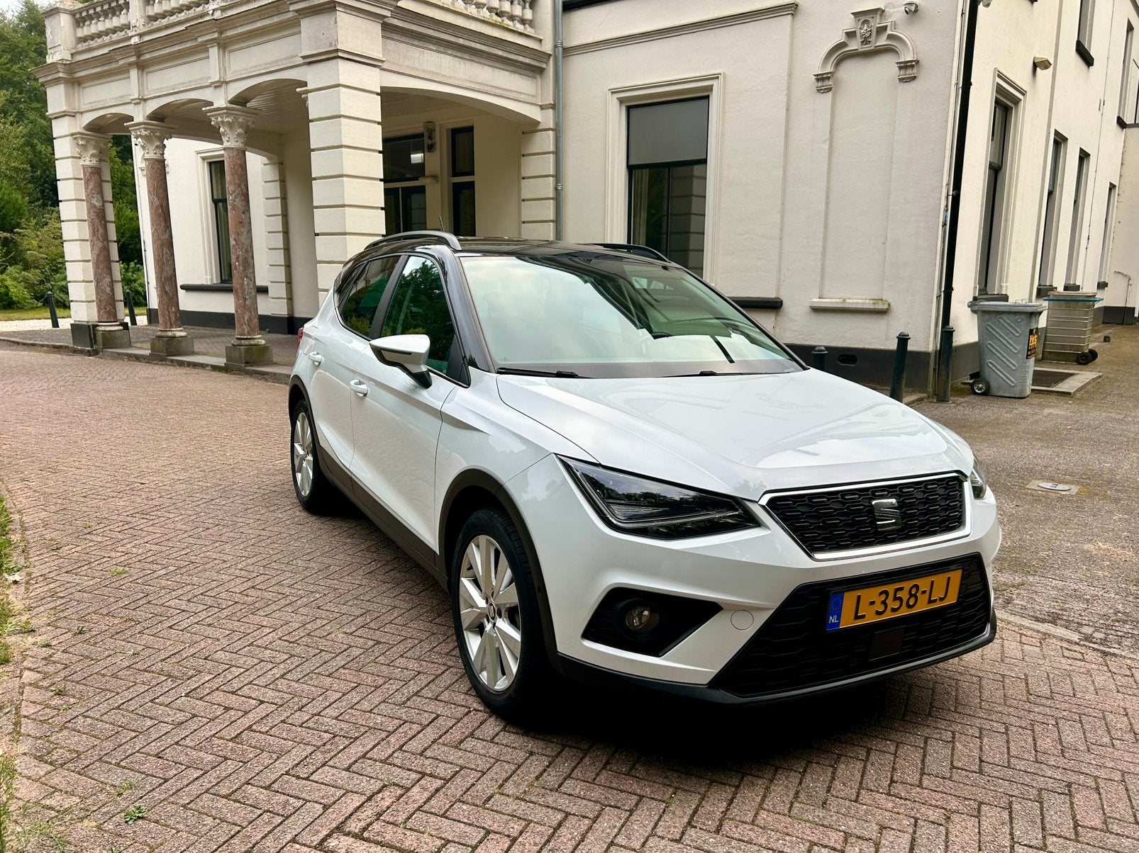 SEAT Arona 1.0 TSI Style Business Intense Plus| Digital Dash, Dealer onderhouden, Achterwielaandrijving, 95 pk, Alcantara