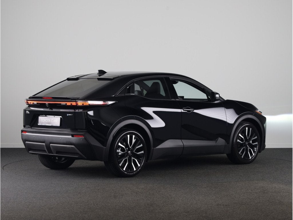 Toyota C-HR+ First Edition 224 pk WLTP 607 km range || 20" l, Auto's, Toyota, 12 maanden, Stof, Zwart, Origineel Nederlands