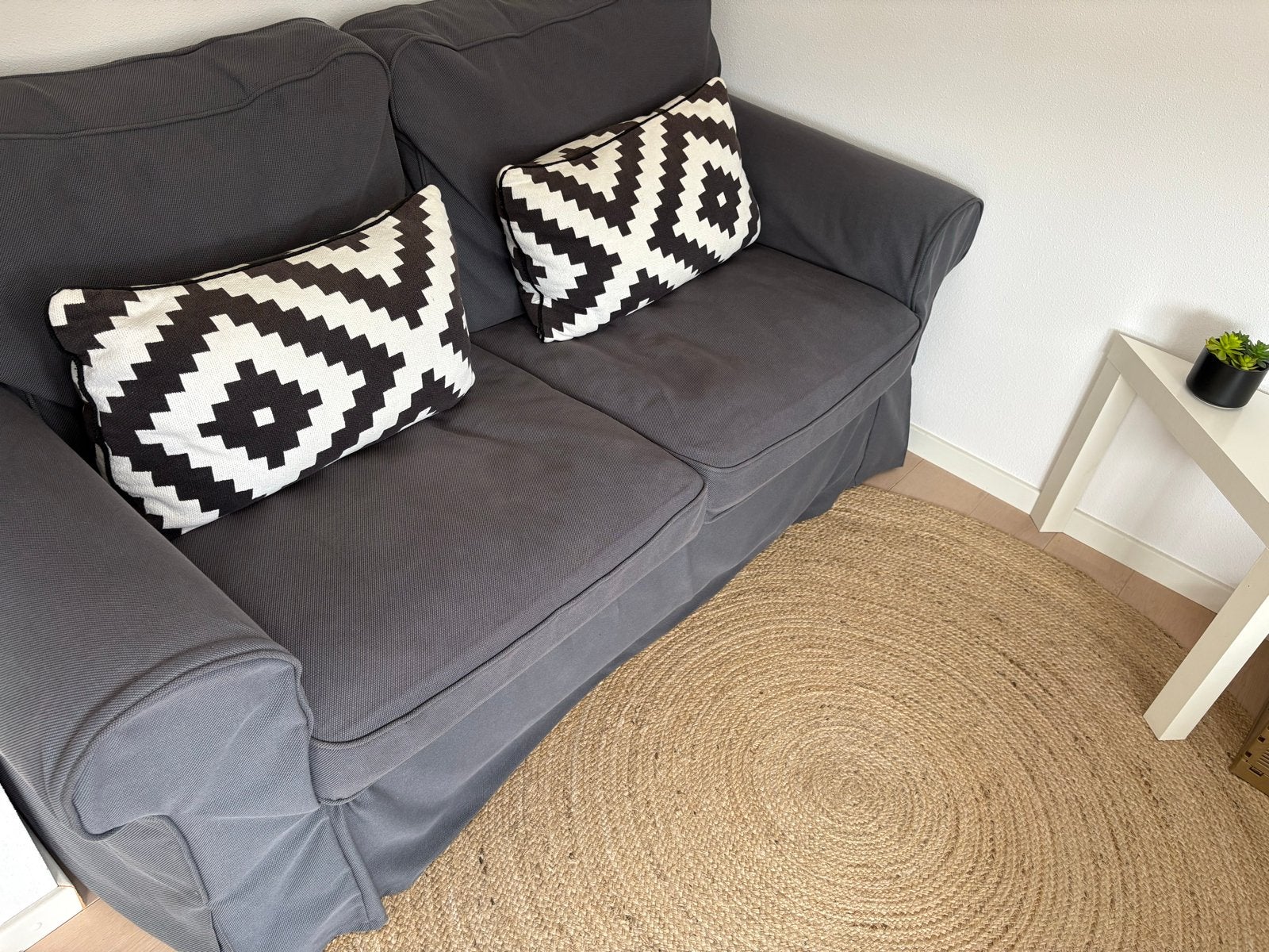 Gratis af te halen Ikea Ektorp grijze tweezits bank, Ophalen, Gebruikt, 150 tot 200 cm, Tweepersoons