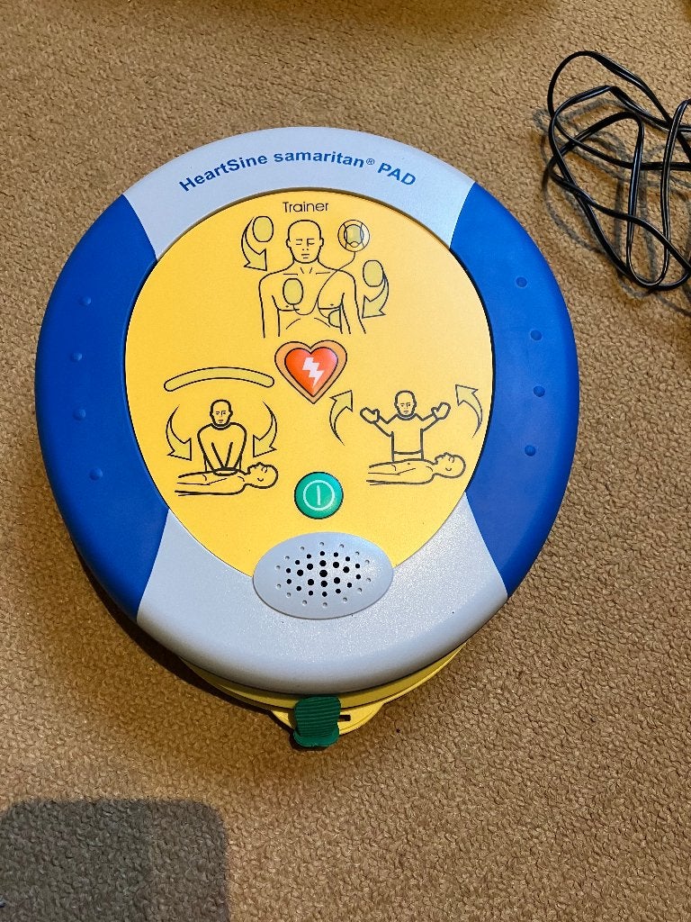 Trainer aed Heartsine Samaritan500P incl Trainingselektroden, Diversen, Verpleegmiddelen, Verzenden, Zo goed als nieuw