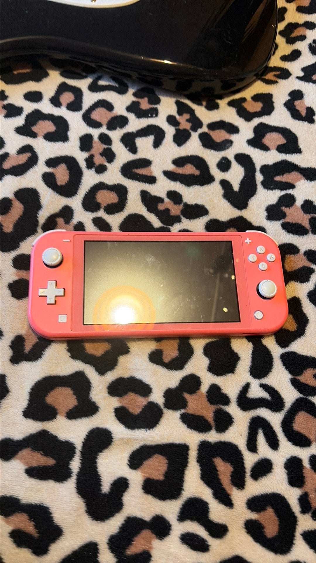Roze switch lite, Spelcomputers en Games, Ophalen, Roze of Coral, Gebruikt, Met beschermhoes of tas
