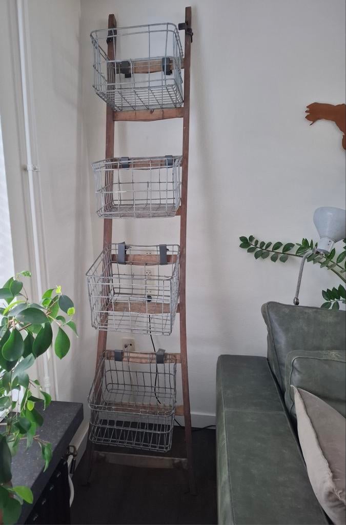 Vintage houten ladder met 4 stalen manden, Huis en Inrichting, Kasten | Boekenkasten, Ophalen, 25 tot 50 cm, Minder dan 50 cm