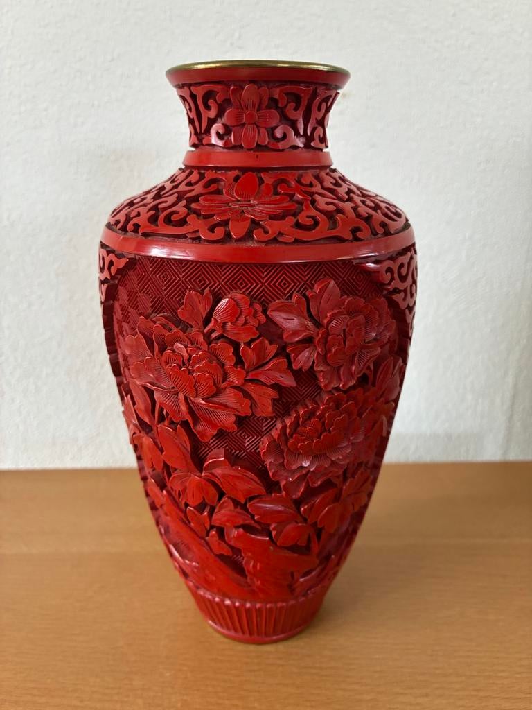 Rode cinnabar cloisonné bronzen vaas, 20,3 cm hoog, Antiek en Kunst, Ophalen of Verzenden