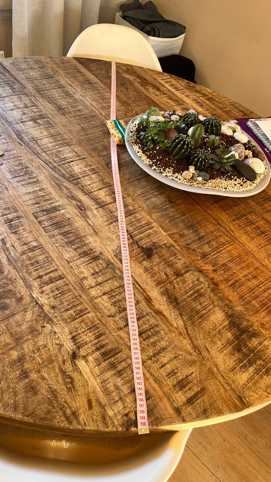 Massief houten eettafel met metalen onderstel, Ophalen, 150 tot 200 cm, Rond, Zo goed als nieuw