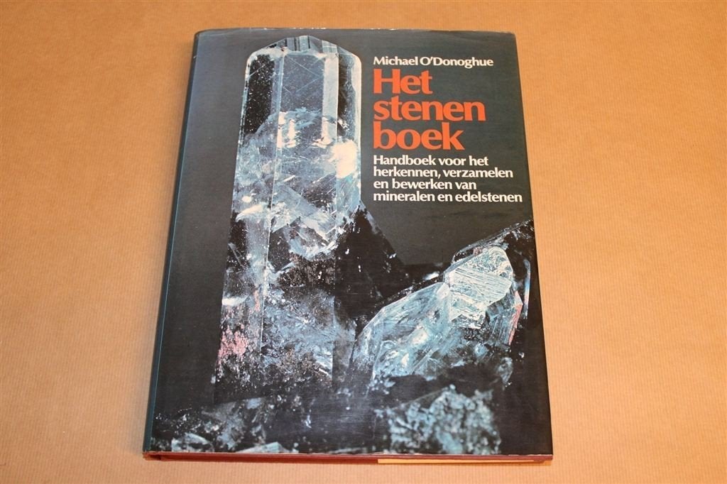 Het Stenenboek — Handboek Mineralen & Edelstenen, Verzamelen, Ophalen of Verzenden