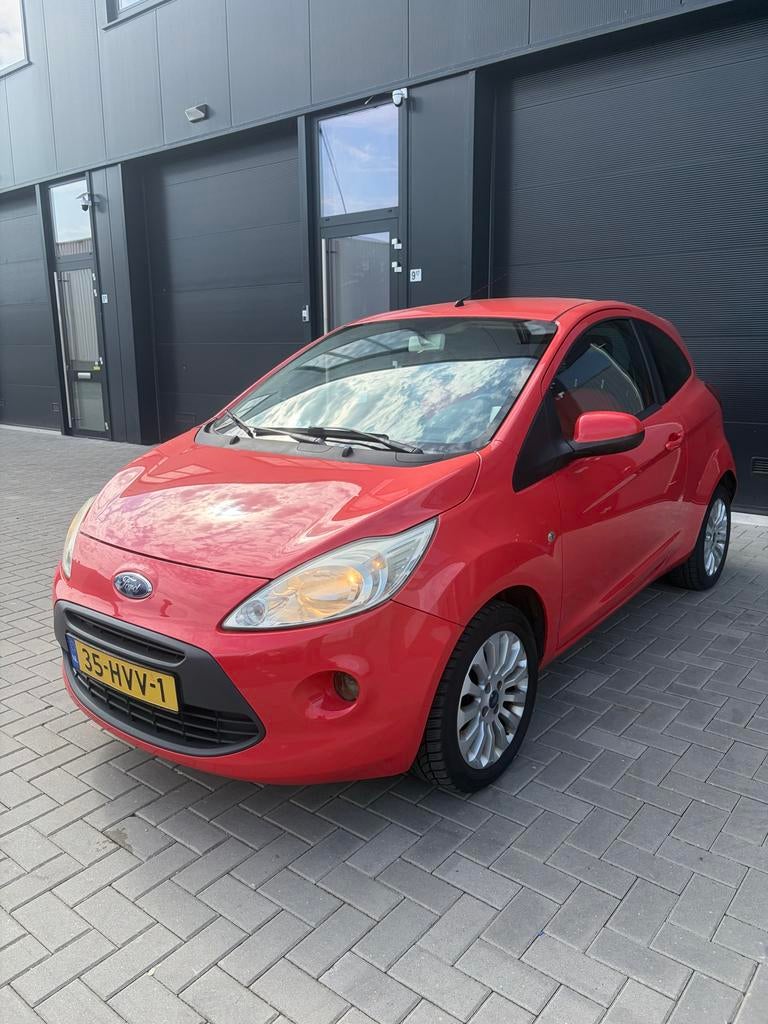Ford Ka titanium 1.2 51KW 2009 AIRCO Rood, Auto's, Ford, Voorwielaandrijving, 4 stoelen, Origineel Nederlands, Bedrijf
