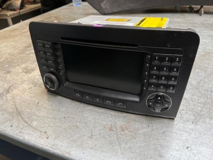 Radio van een Mercedes ML-Klasse, Gebruikt, -, Ophalen of Verzenden, -