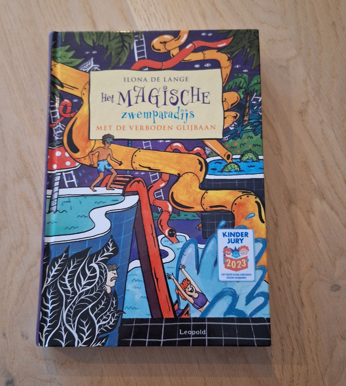 Het Magische Zwemparadijs - Ilona de Lange (Kinderjury), Ophalen of Verzenden, Zo goed als nieuw, Ilona de Lange, Fictie