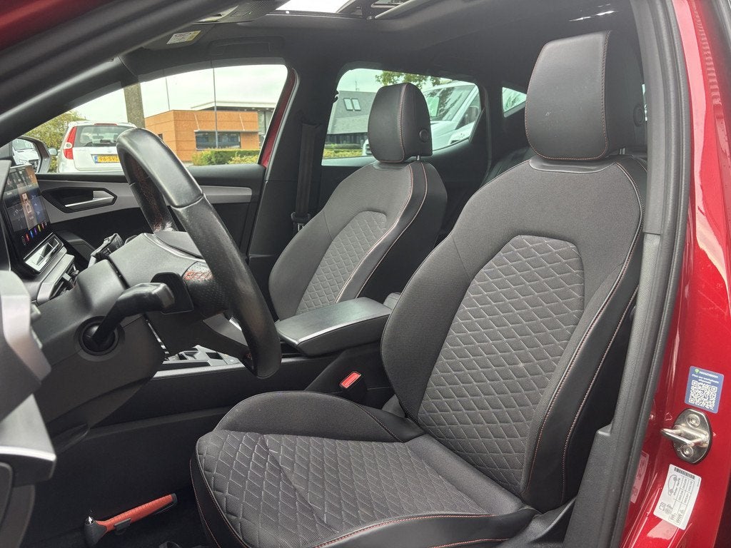 SEAT Leon 1.5 eTSI FR Launch Edition | Pano | Stuur Verwarmi, Stof, 4 cilinders, 150 pk, Automatische klimaatregeling