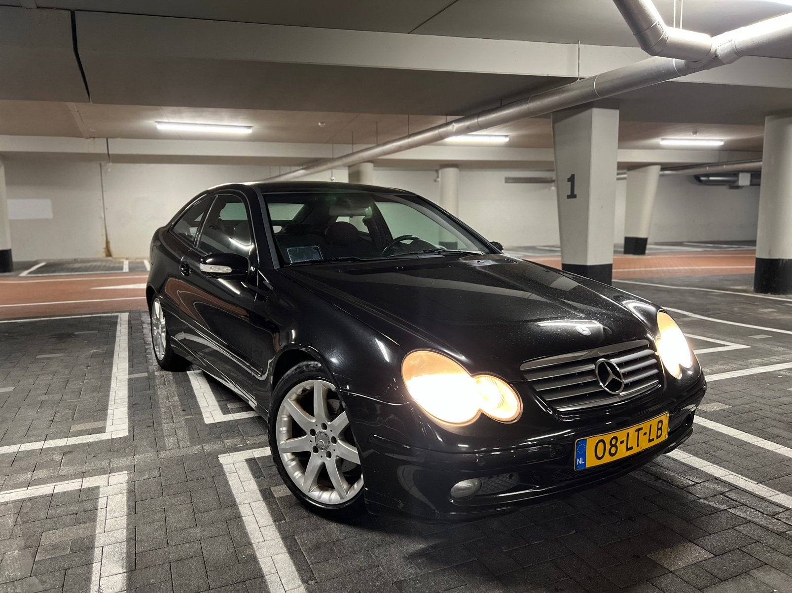 Mercedes-Benz C-Klasse 1.8 C180K Sportcoupe AUTOMAAT, Auto's, Automaat, Zwart, 4 stoelen, 1796 cc