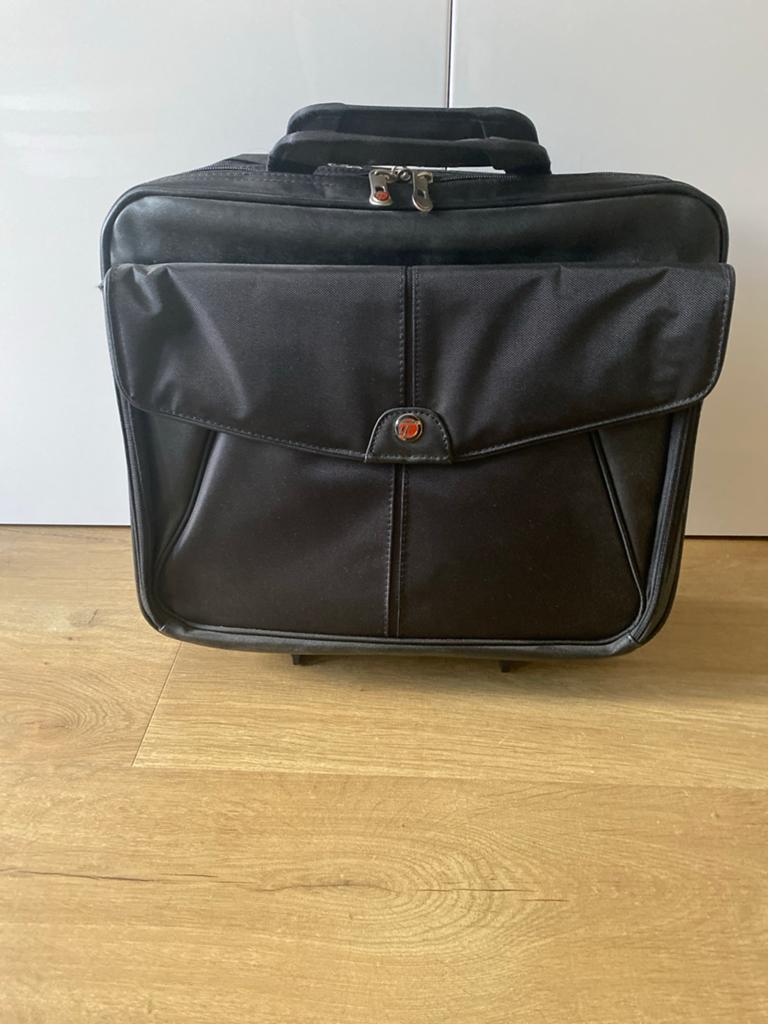 Handige Targus laptop trolley - Zwart, compact en mobiel, Computers en Software, Laptoptassen, Ophalen, Trolleytas, 17 inch of meer