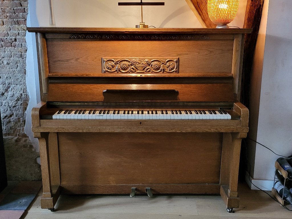 Klassieke piano met prachtig geluid zoekt nieuw huis, Ophalen, Gebruikt, Bruin, Piano