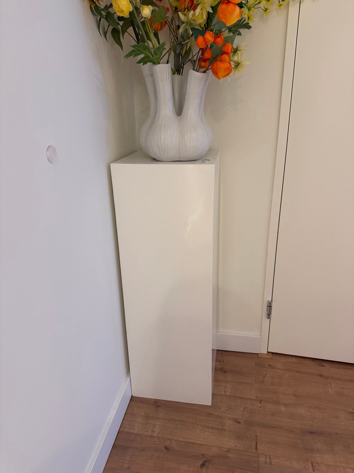 Witte sokkel/plantenstandaard, Ophalen, Zo goed als nieuw
