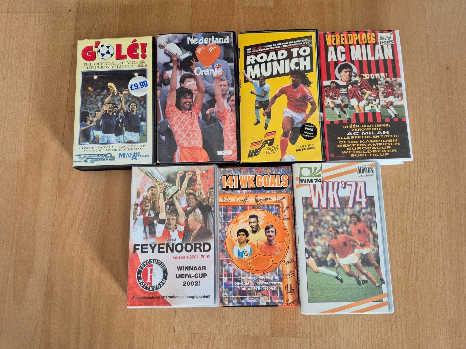 7 oude voetbal VHS Videobanden, Alle leeftijden, Ophalen of Verzenden, Gebruikt, Tv-serie of Tv-programma