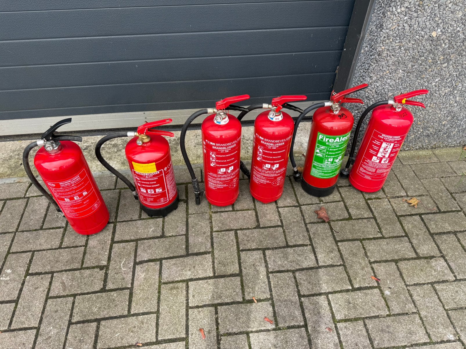 6 brandblussers 6 liter, 4x schuim en 2x poeder, Ophalen of Verzenden, Zo goed als nieuw
