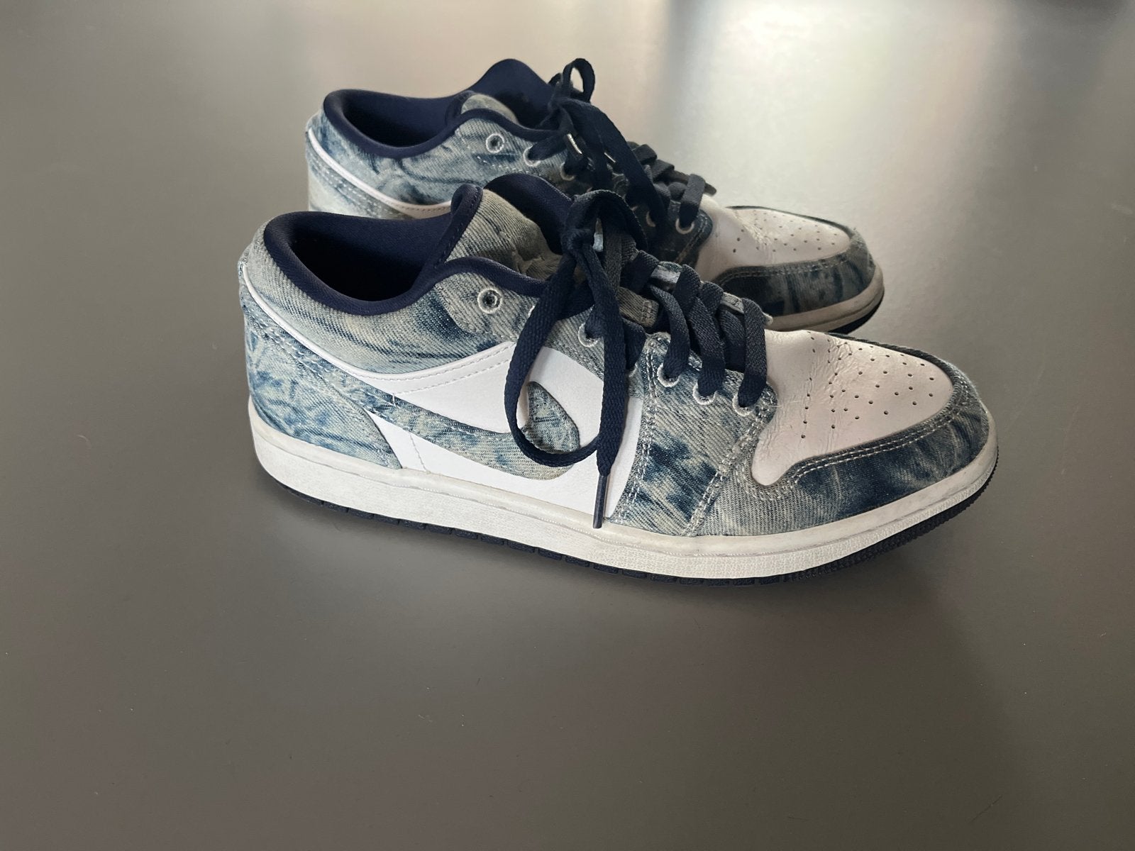 Nike Jordan maat 42 wit/ jeans, Ophalen of Verzenden, Zo goed als nieuw, Wit